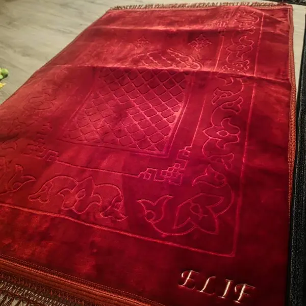 Roter Gebetsteppich mit Namen Elif